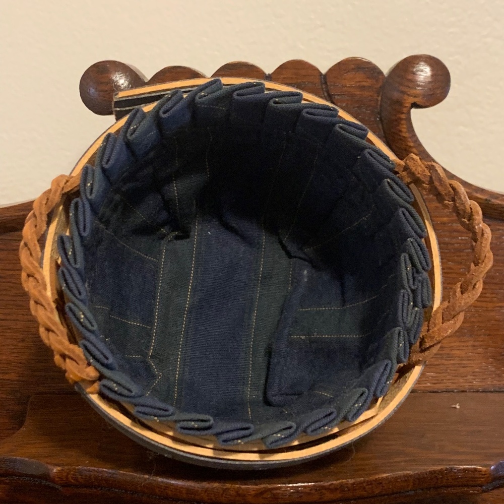 Collectors Club 1998 Longaberger Basket Leather Handles & Cotton Insert - Picture 3 of 6